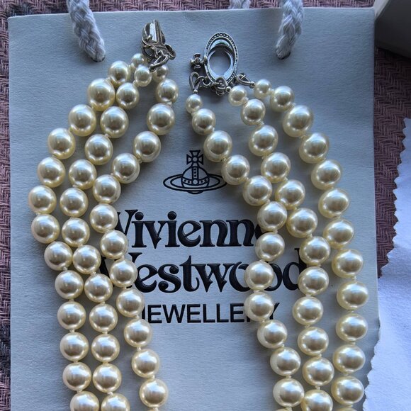 Women's Bas Relief Three-Row Embellished Necklace - Picture 4 of 5